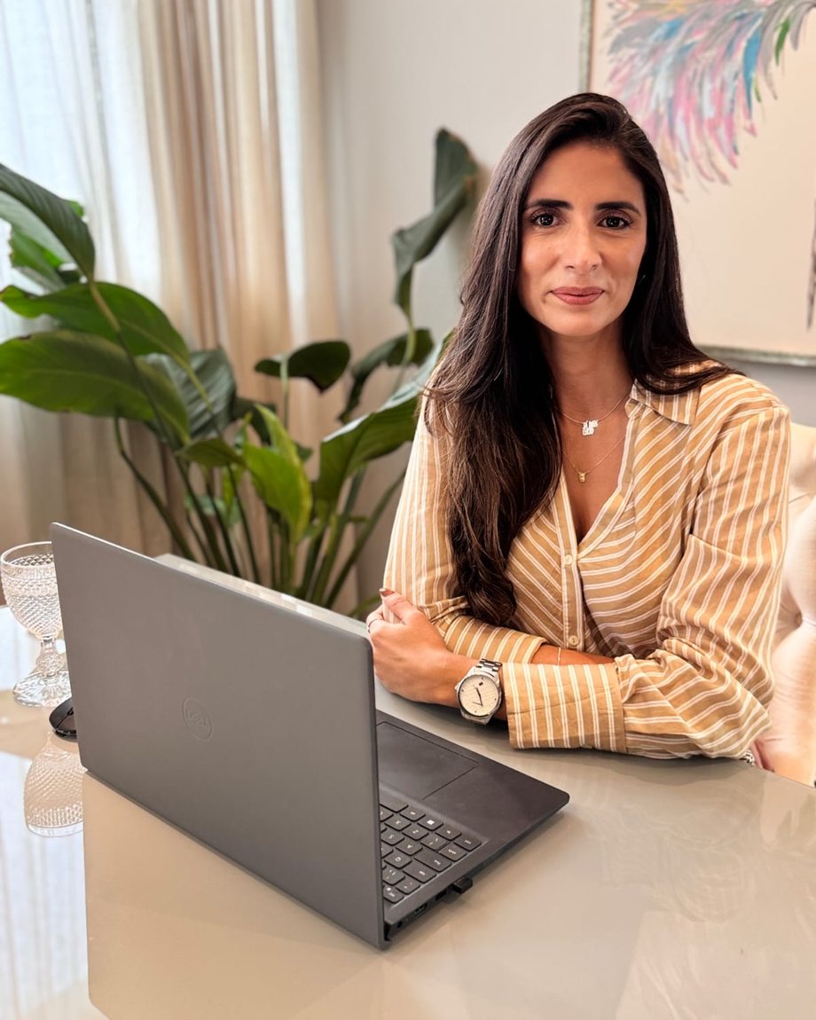 Marianna Crispim, psicóloga clínica, em seu espaço de atendimento online